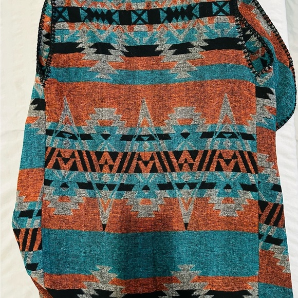 Aztec Patterned Front Pocket Collar Vest - Picture 6 of 8